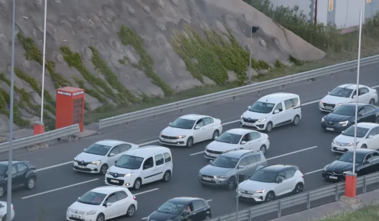 AA-20260530-41534922-41534921-KUZEY_MARMARA_OTOYOLUNUN_KOCAELI_KESIMINDE_BAYRAM_DONUSU_YOGUNLUK_YASA.webp