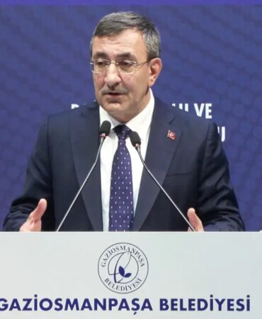 CUMHURBASKANI-YARDIMCISI-YILMAZ-TURKIYE_1289841_383762-521979.jpg