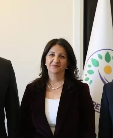 dem-parti-imrali-heyeti-abdullah-ocalan-ile-gorusmek-uzere-yola-cikti-2903392.webp.webp