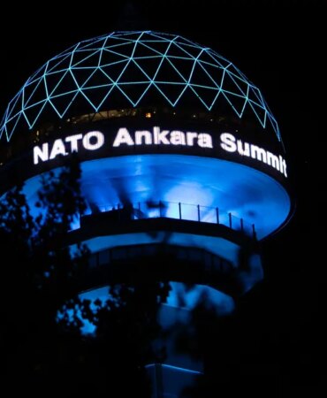 AA-20260705-41886130-41886121-ATAKULE_NATO_ZIRVESINE_OZEL_ISIKLANDIRILDI-836559.jpg