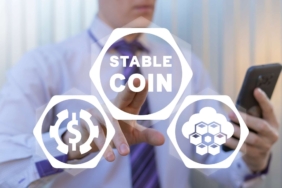 Pablo-Hernandez-de-Cos-Stabilcoinler-Odemelerde-Yetersiz-Kaliyor-featured