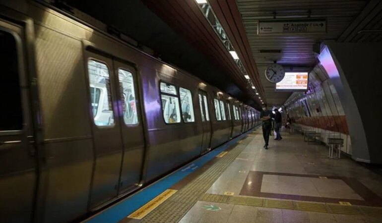 metro-622462.jpg