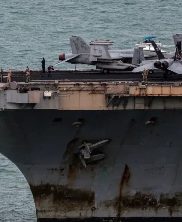 Aylarca denizden çıkmadı. USS Abraham Lincoln'ın son hali şaşırttı