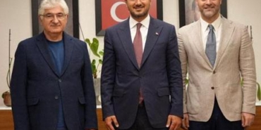 Üsküdar'da 4 CHP'li meclis üyesi AK Parti'ye katıldı