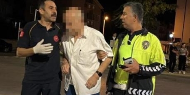 Direksiyon başında kalp krizi geçiren yaşlı adamın imdadına polis memurları yetişti