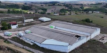 Kocaeli'de çürümeye bırakılan Ahbap deposundaki yardım malzemeleri görüntülendi