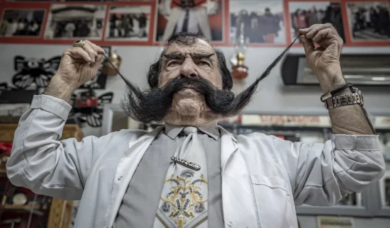 70 yıldır kesmiyor. Horasanlı Pala'nın bıyıkları 1,5 metreye ulaştı, "Çok gizli bakımlar yapıyorum"