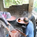 130 kilo kara kazanda vitamin hapına dönüşüyor. Çatlatma işleminden geçiriyorlar