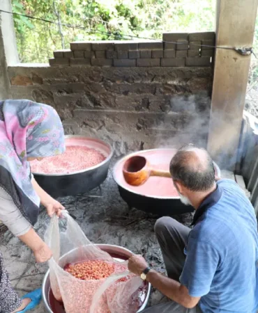 130 kilo kara kazanda vitamin hapına dönüşüyor. Çatlatma işleminden geçiriyorlar