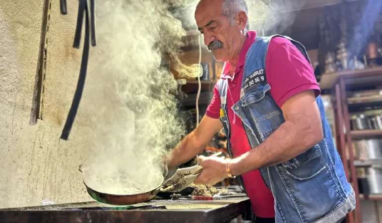 Mutfakların vazgeçilmeziydi artık unutuldu. Kendi kendine bu işi öğrenmiş