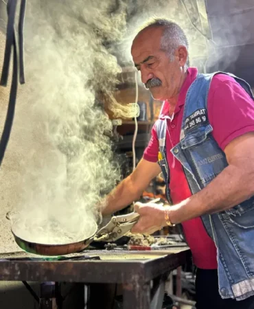 Mutfakların vazgeçilmeziydi artık unutuldu. Kendi kendine bu işi öğrenmiş