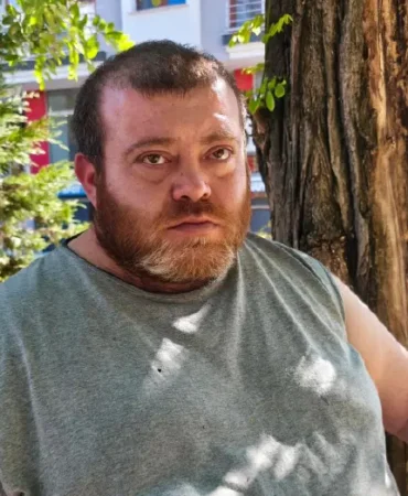 Fil hastası Kazım'ın tek dileği yürüyebilmek. 172 kilodan 90 kiloya düşmesi gerekiyor