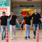 Kendilerini polis olarak tanıtarak 1,5 milyon liralık altın çaldılar