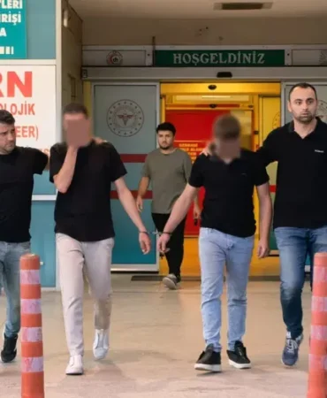 Kendilerini polis olarak tanıtarak 1,5 milyon liralık altın çaldılar
