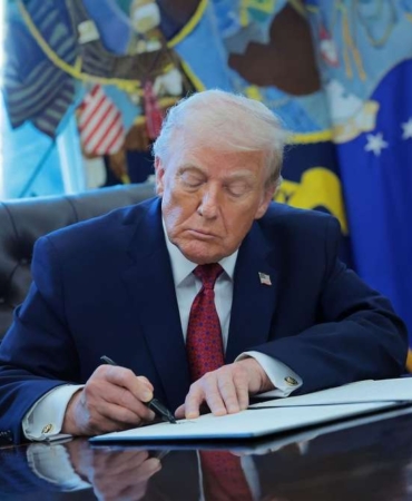 Trump-Hukumetin-Kapanmasini-Engelleyen-Butce-Tasarisini-Imzaladi-featured