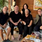 Annesi Cem Yılmaz'ı su böreğiyle karşıladı