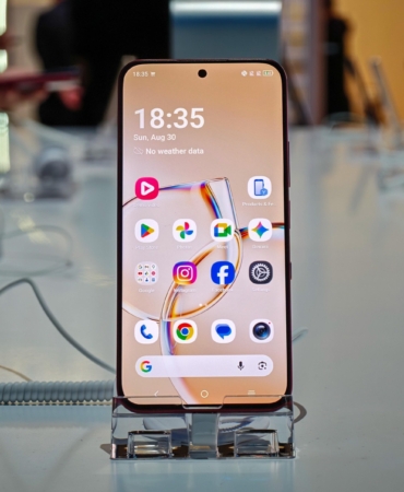 TCL’s new Nxtpaper phone offers both e-reader and OLED