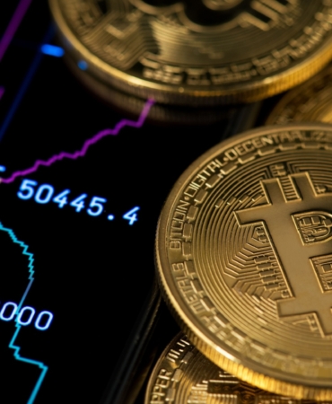 Bitcoin Biriktiren Şirketin Hissesi Düşerken Analistler Hedef Yükseltti: Neye Güveniyorlar?